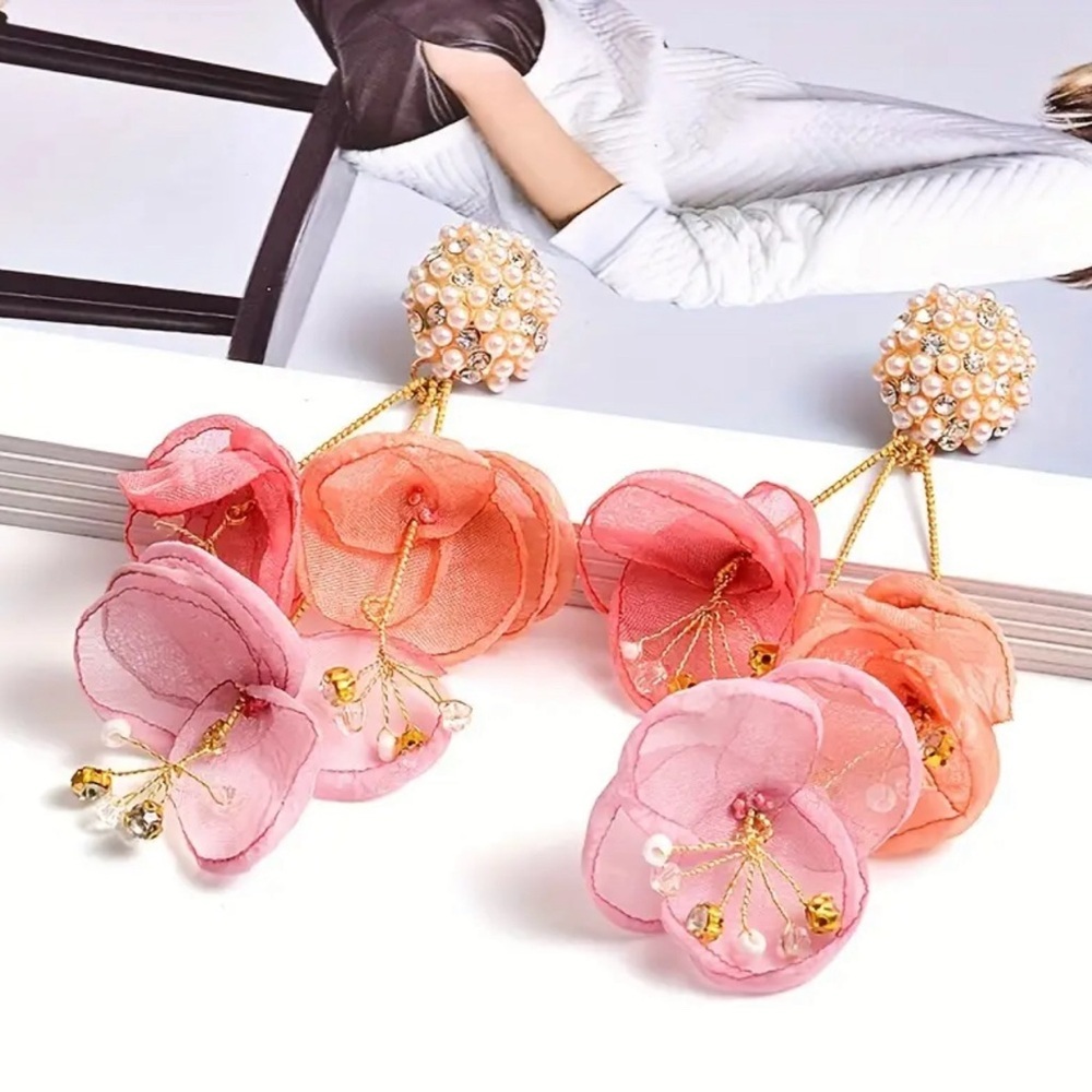 Gorgeous Pearl flower earrings 🌸❤️